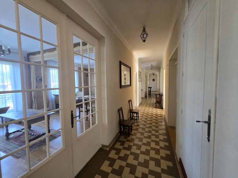 Maison - 393 m² - 10 pièces