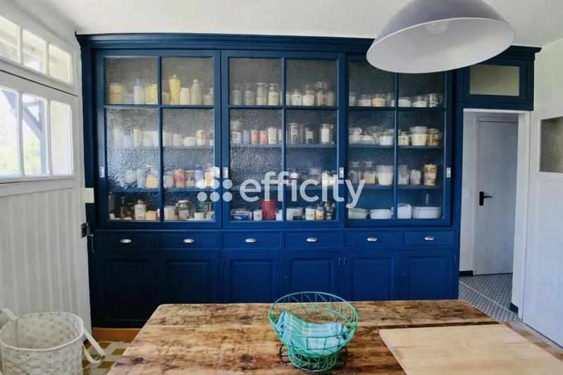 Maison - 246 m² - 10 pièces