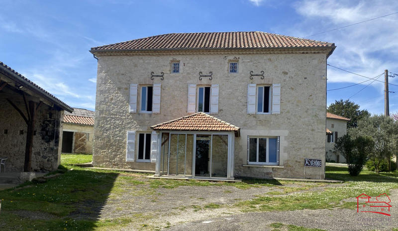 Maison - 239 m² - 5 pièces