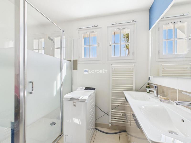 Maison - 180 m² - 8 pièces