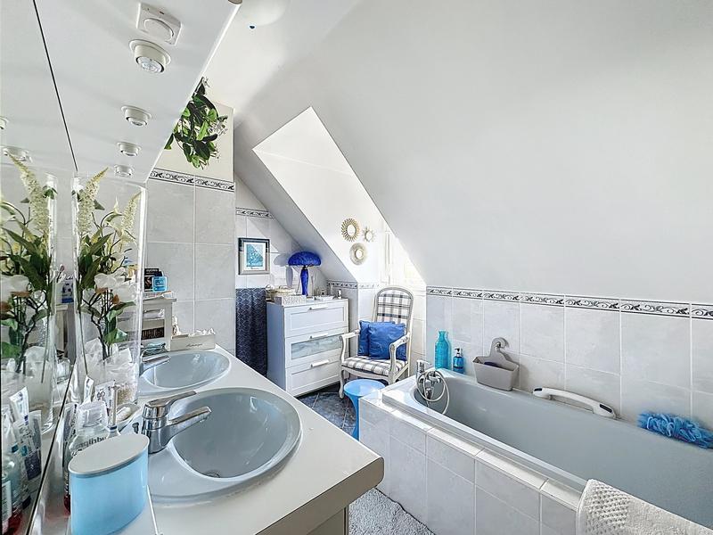 Maison - 217 m² - 6 pièces