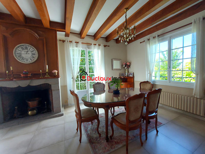 Maison - 250 m² - 11 pièces