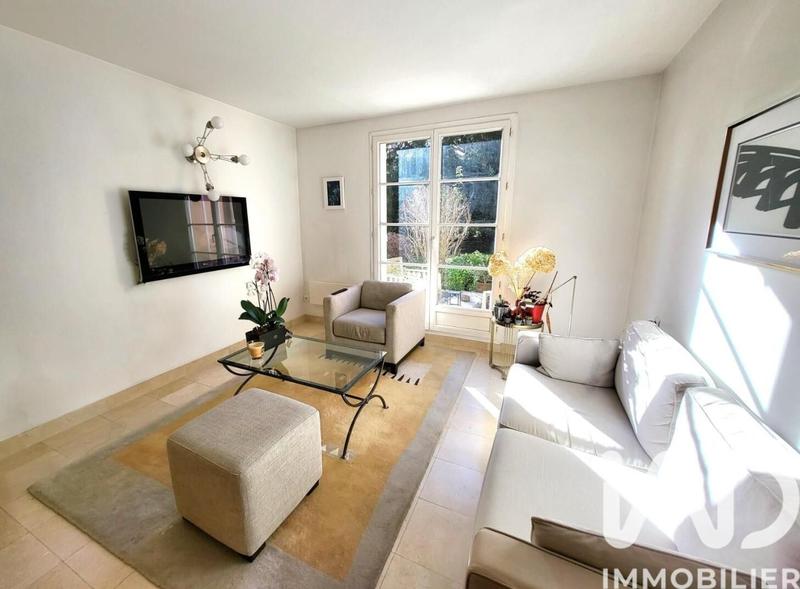 Maison - 332 m² - 9 pièces