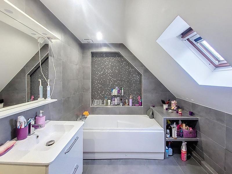 Maison - 122 m² - 4 pièces