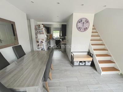 Maison traditionnelle - 75 m² - 4 pièces