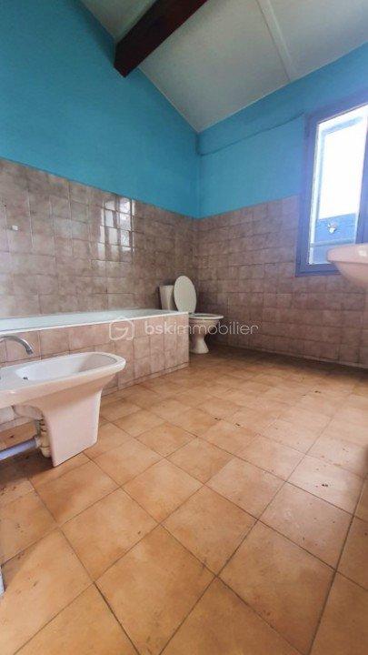 Propriété - 166 m² - 9 pièces