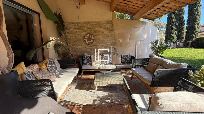 Maison - 300 m² - 7 pièces