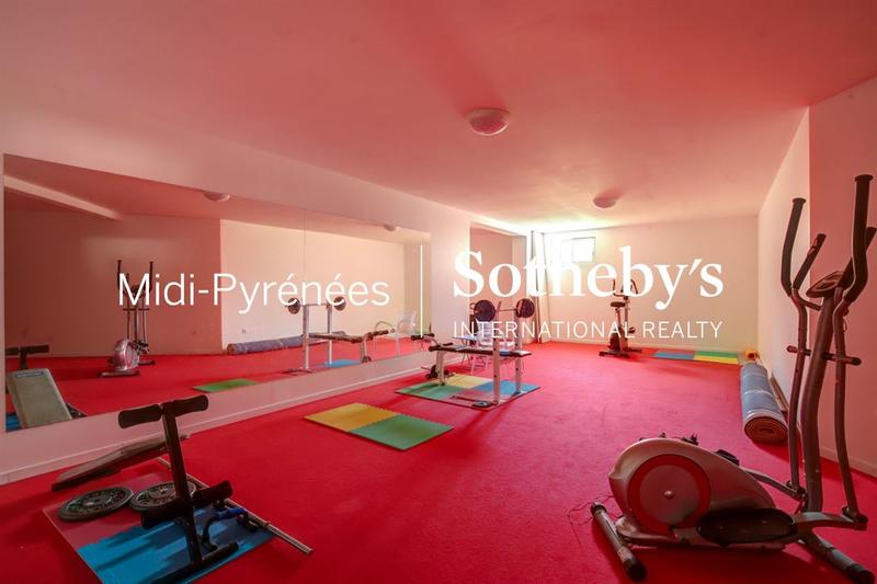 Maison - 350 m² - 9 pièces