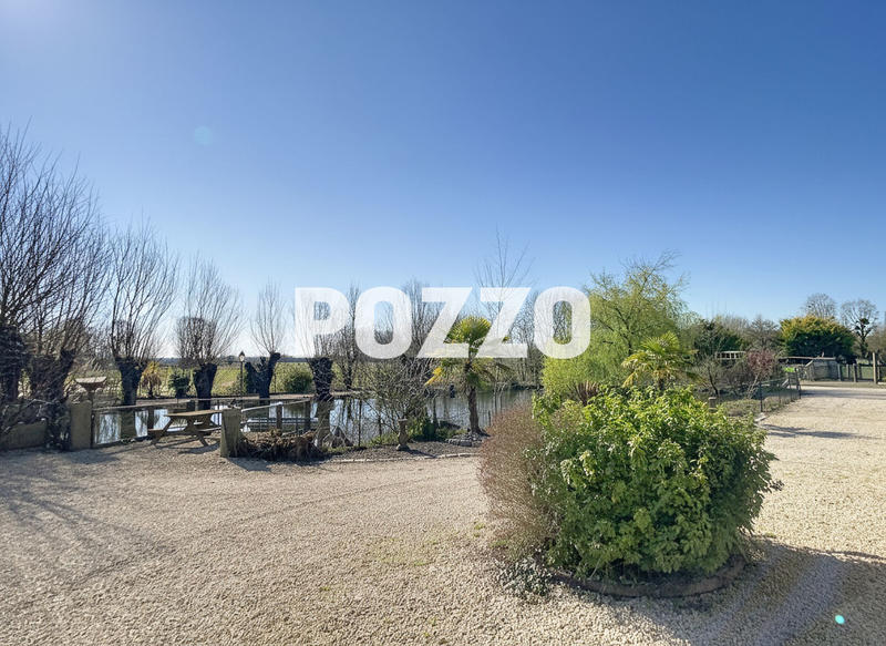 Maison - 311 m² - 12 pièces