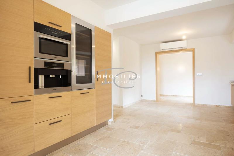 Maison - 225 m² - 8 pièces