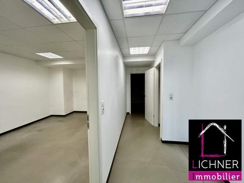 Local d'activités - 134 m² - 6 pièces