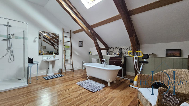 Maison - 334 m² - 6 pièces