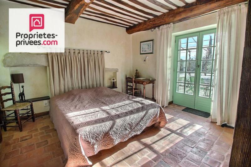 Maison - 755 m² - 13 pièces