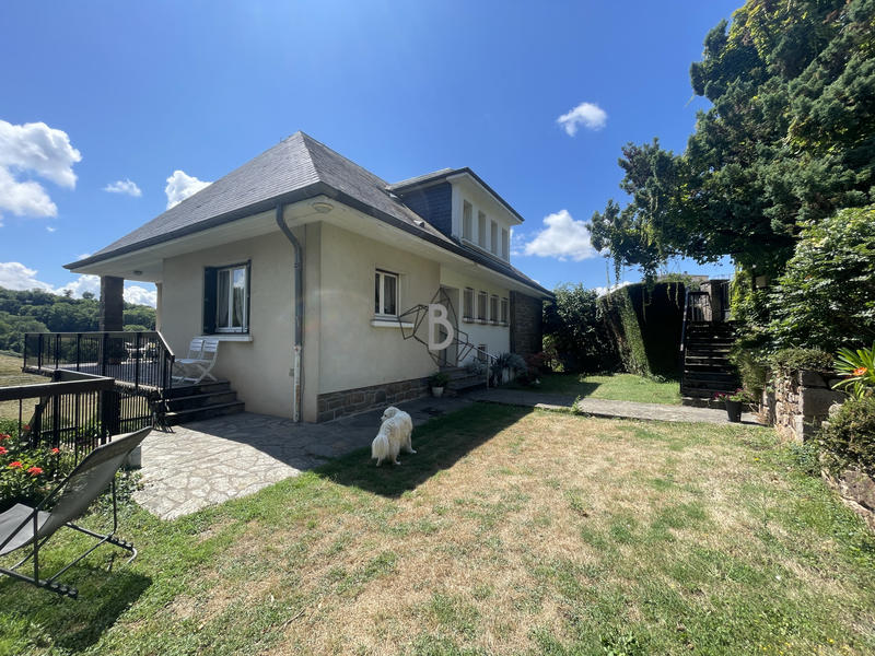 Maison - 230 m² - 10 pièces