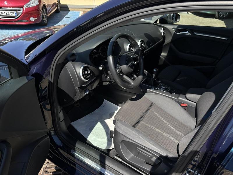 Audi A3 Berline 35 Tfsi 150cv Sport + Sieges Chauffants + Attelage