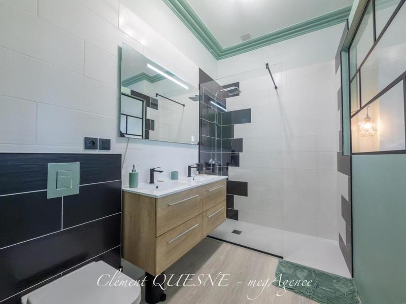 Maison - 421 m² - 11 pièces