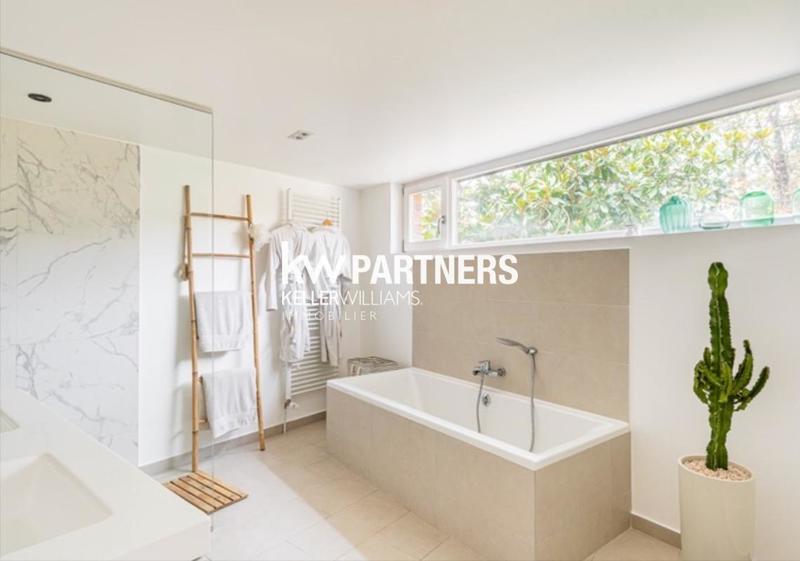 Propriété - 700 m² - 8 pièces