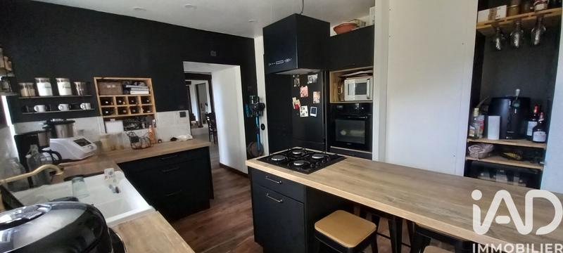 Maison - 213 m² - 9 pièces