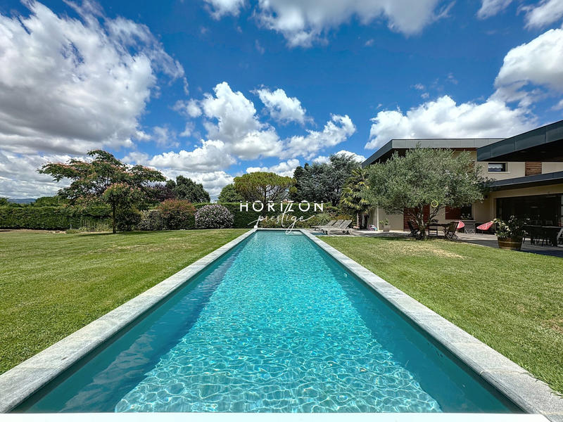 Maison contemporaine - 247 m² - 8 pièces