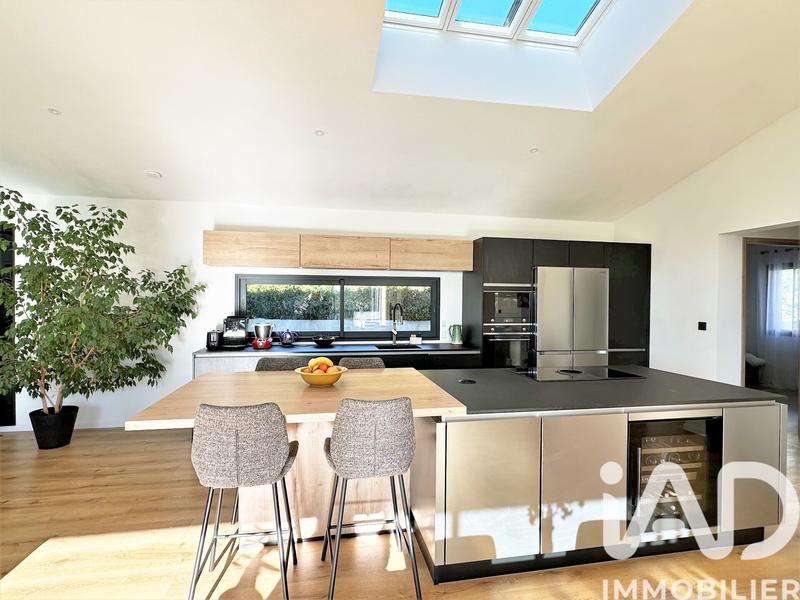 Maison - 207 m² - 6 pièces