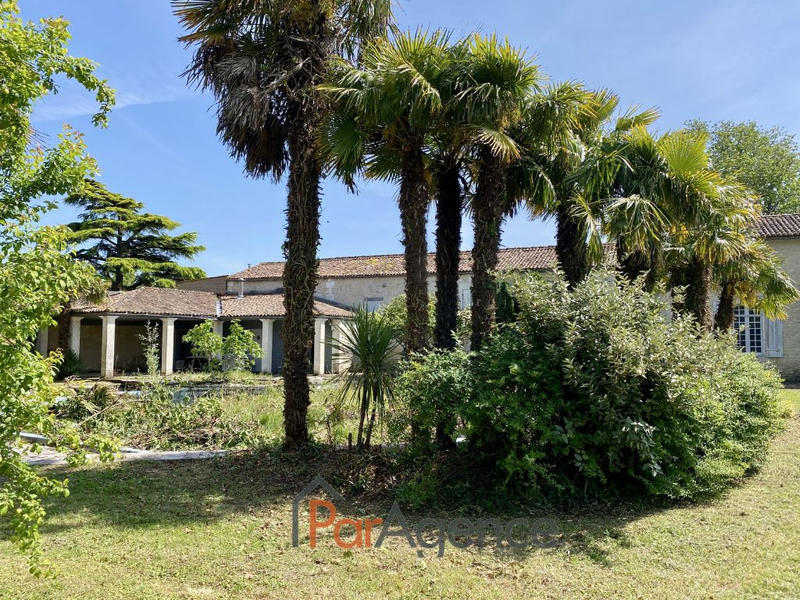 Propriété - 654 m² - 14 pièces