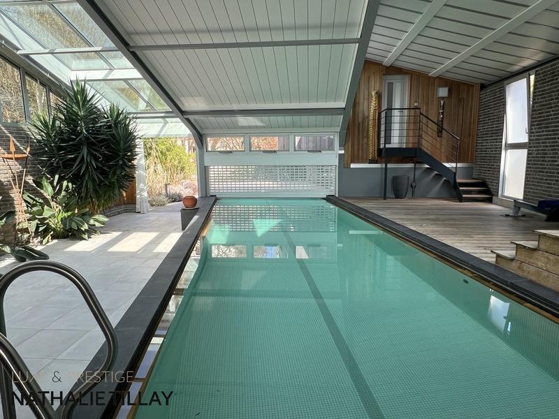 Maison - 330 m² - 8 pièces