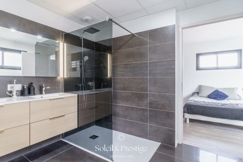 Maison - 232 m² - 7 pièces