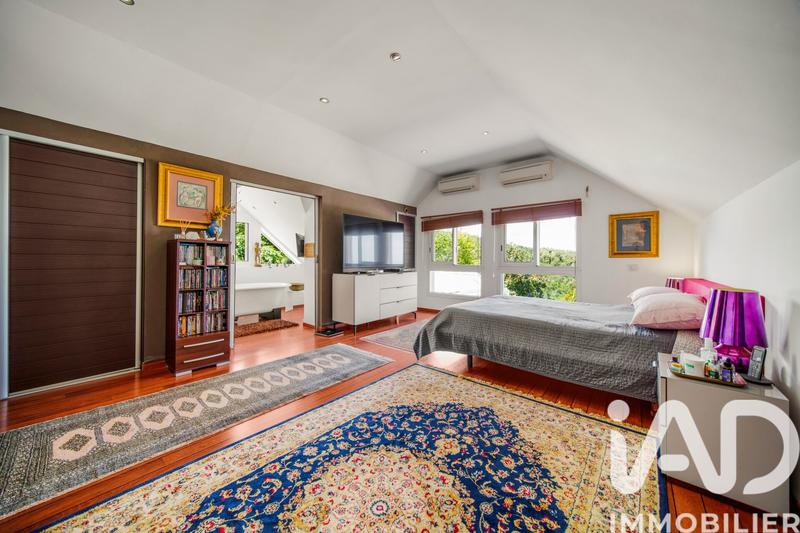 Maison - 235 m² - 7 pièces