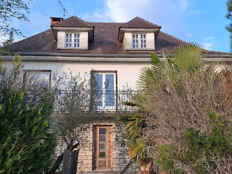 Maison - 205 m² - 8 pièces