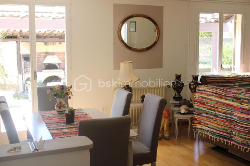 Maison traditionnelle - 830 m² - 6 pièces