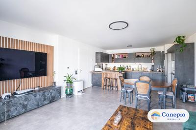 Appartement - 100 m² - 5 pièces