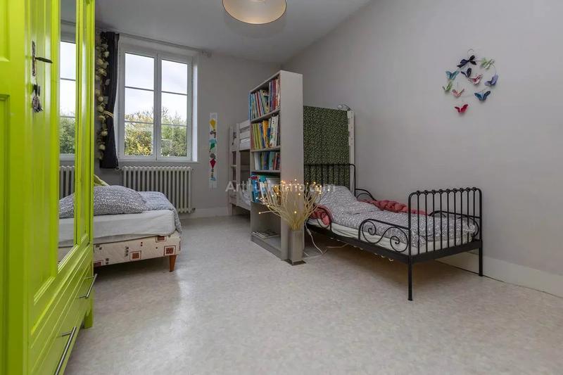 Maison - 241 m² - 10 pièces