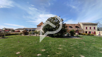 Maison - 650 m² - 17 pièces