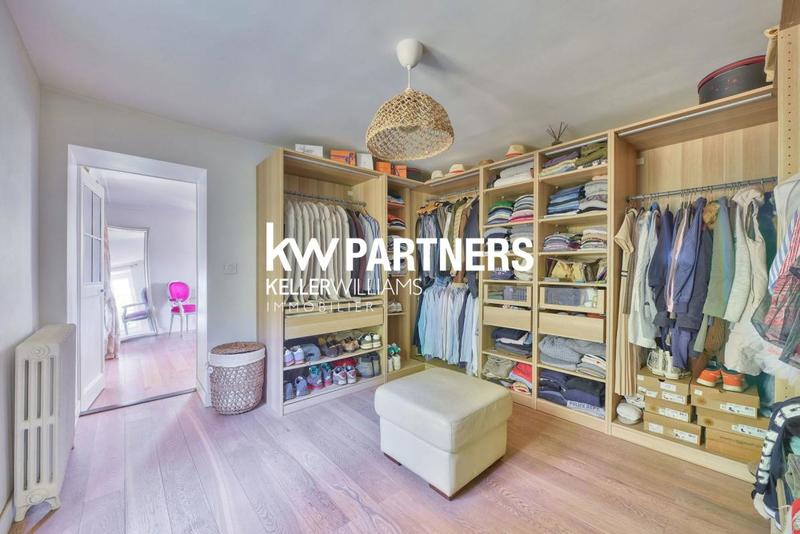 Demeure - 351 m² - 8 pièces