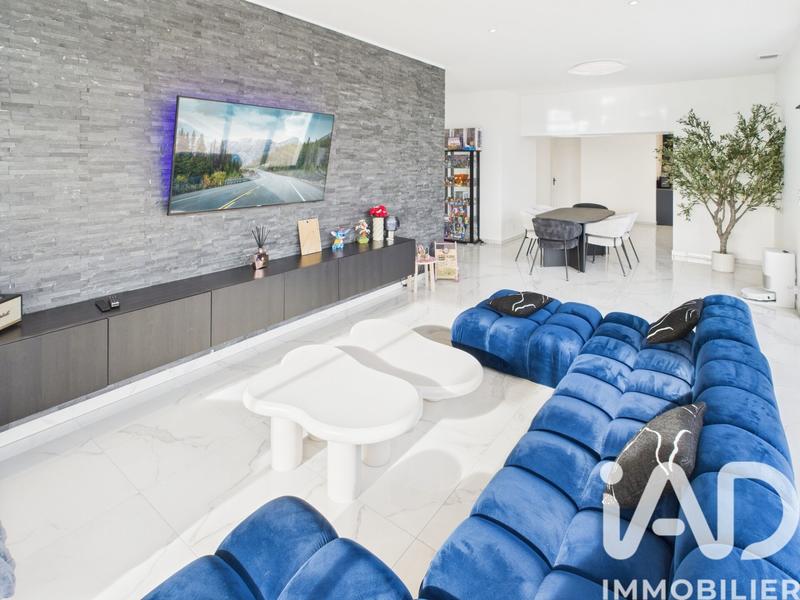 Maison - 210 m² - 6 pièces