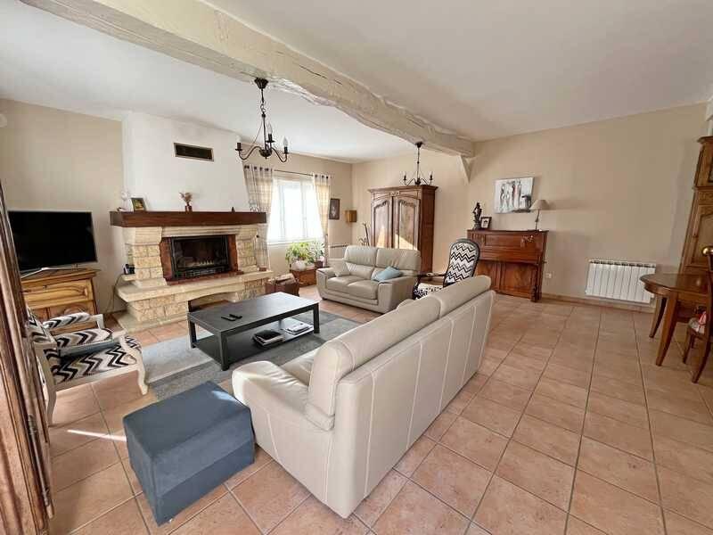 Maison - 201 m² - 9 pièces