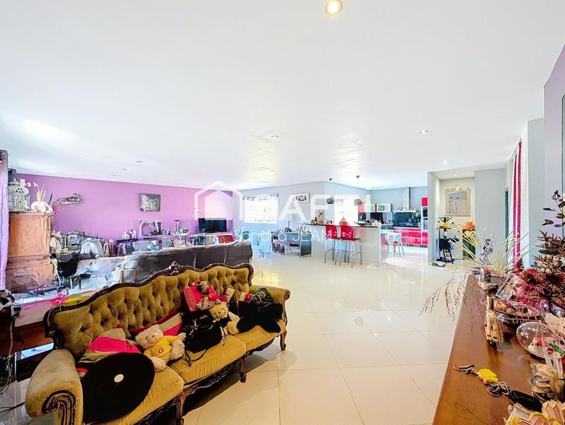 Maison - 166 m² - 6 pièces