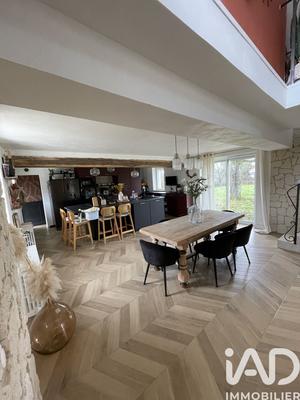 Maison - 210 m² - 5 pièces