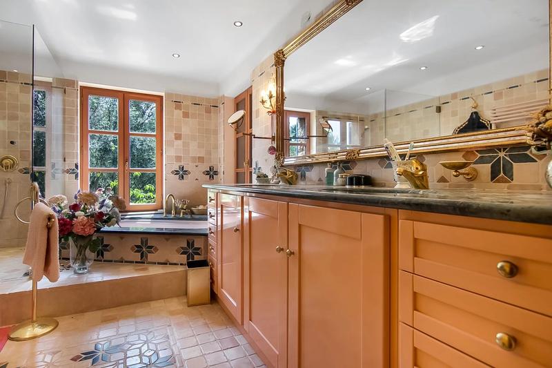 Maison - 260 m² - 11 pièces