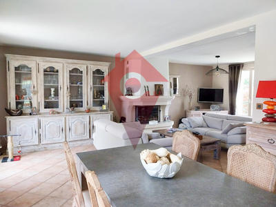 Maison - 180 m² - 8 pièces