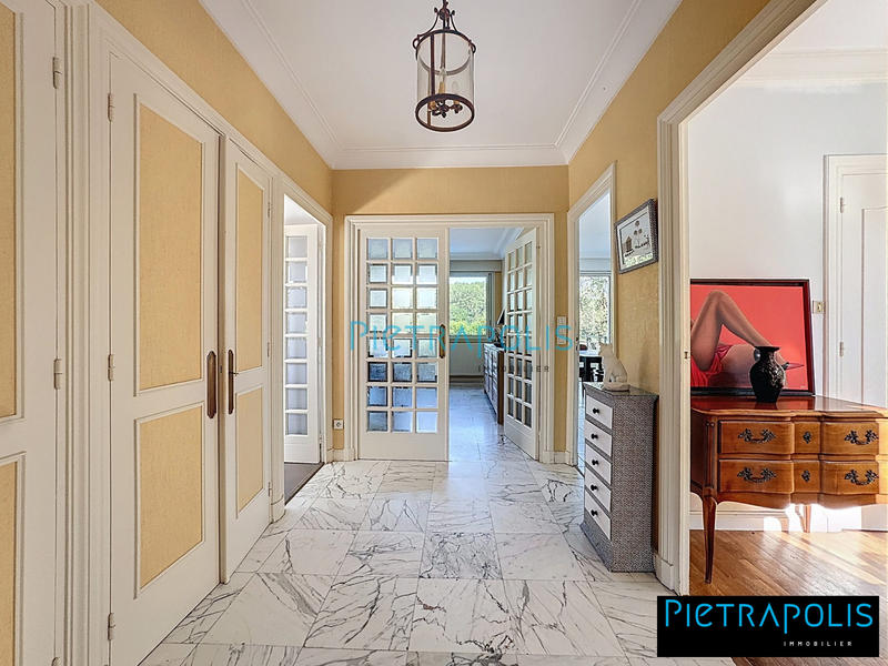 Maison contemporaine - 255 m² - 10 pièces