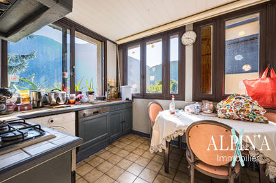 Maison - 304 m² - 5 pièces