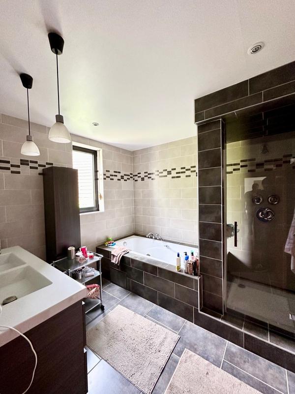 Maison - 187 m² - 7 pièces