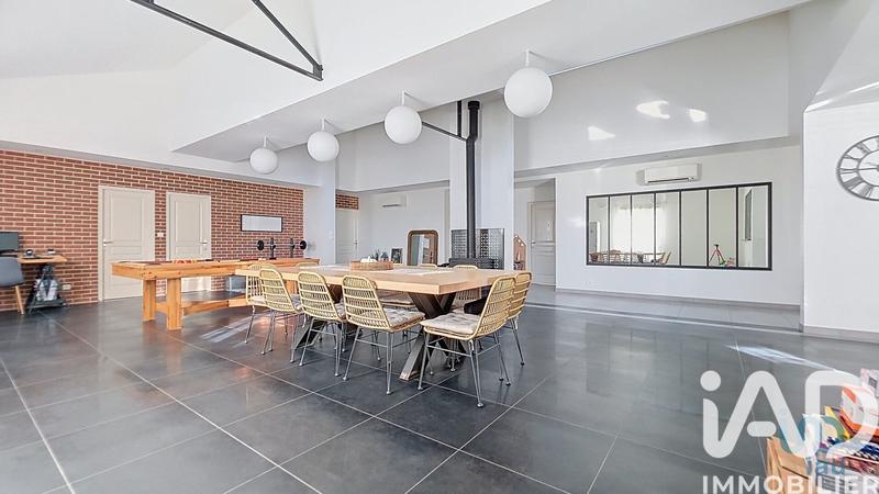 Maison - 239 m² - 9 pièces