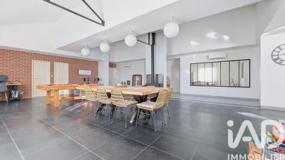 Maison - 239 m² - 9 pièces