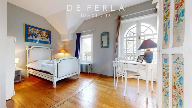 Demeure - 388 m² - 12 pièces