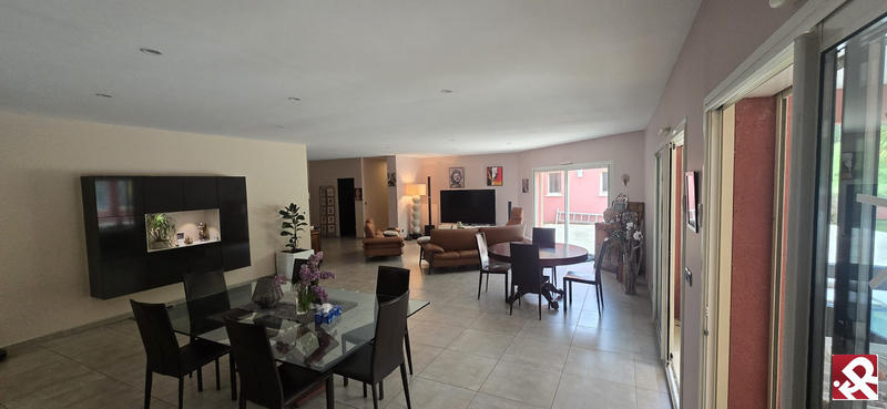 Villa - 445 m² - 9 pièces