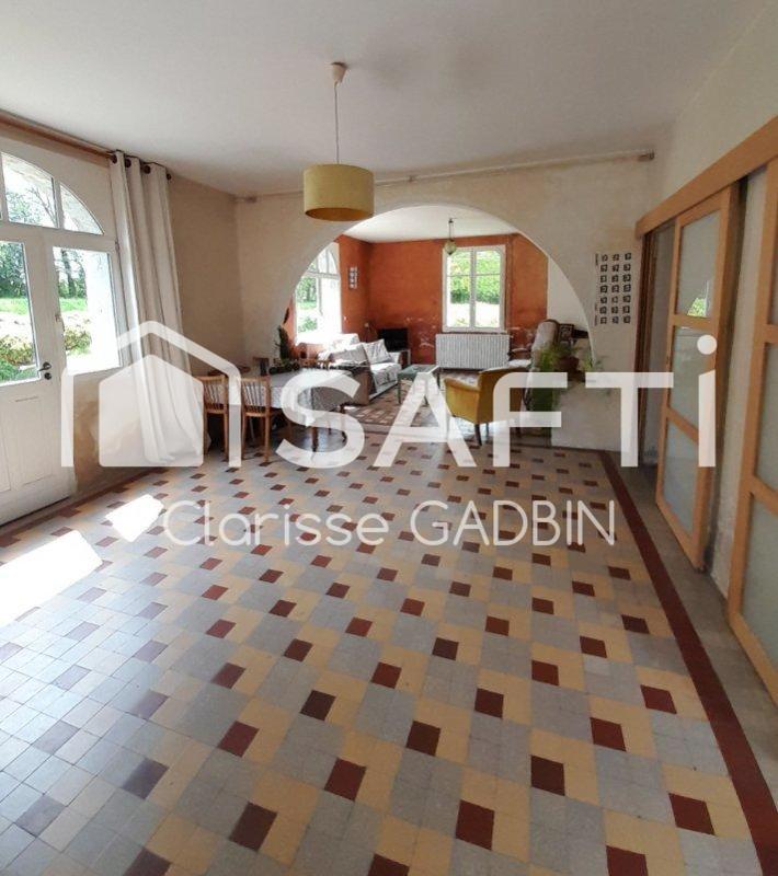 Maison - 260 m² - 11 pièces