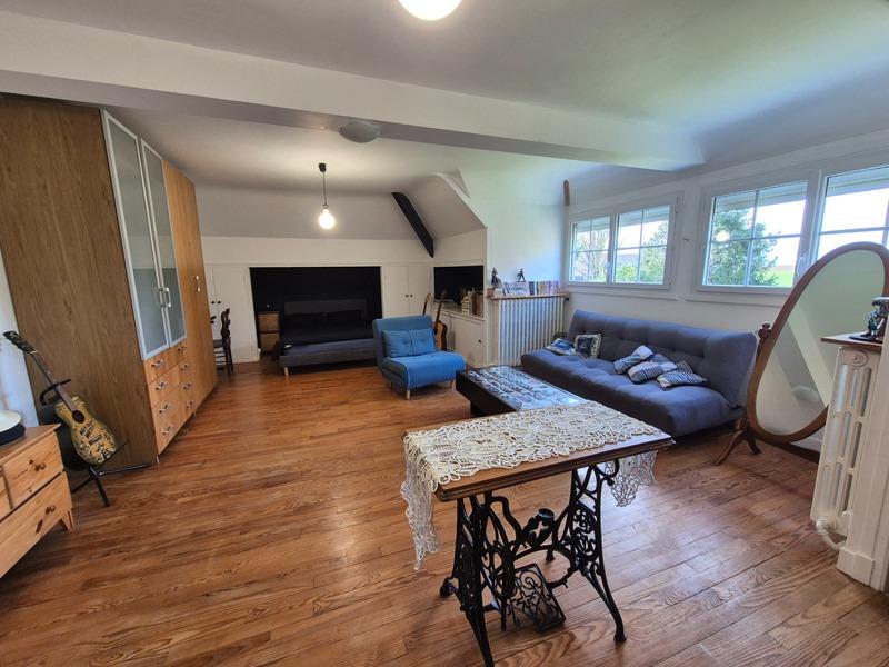 Maison - 303 m² - 11 pièces