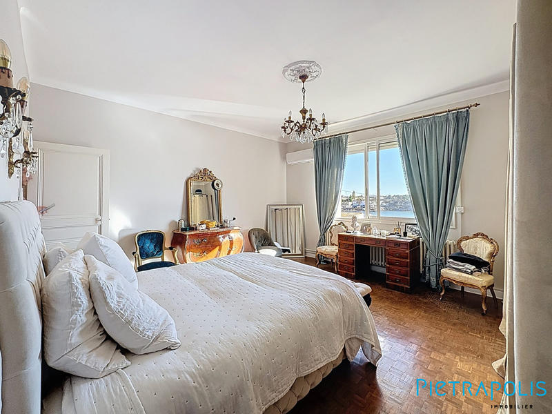 Maison - 285 m² - 7 pièces